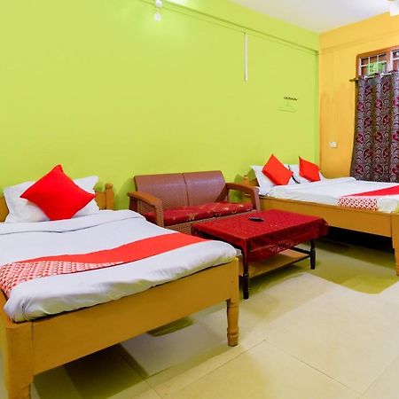 Oyo 70566 Hotel Aalo Along Luaran gambar