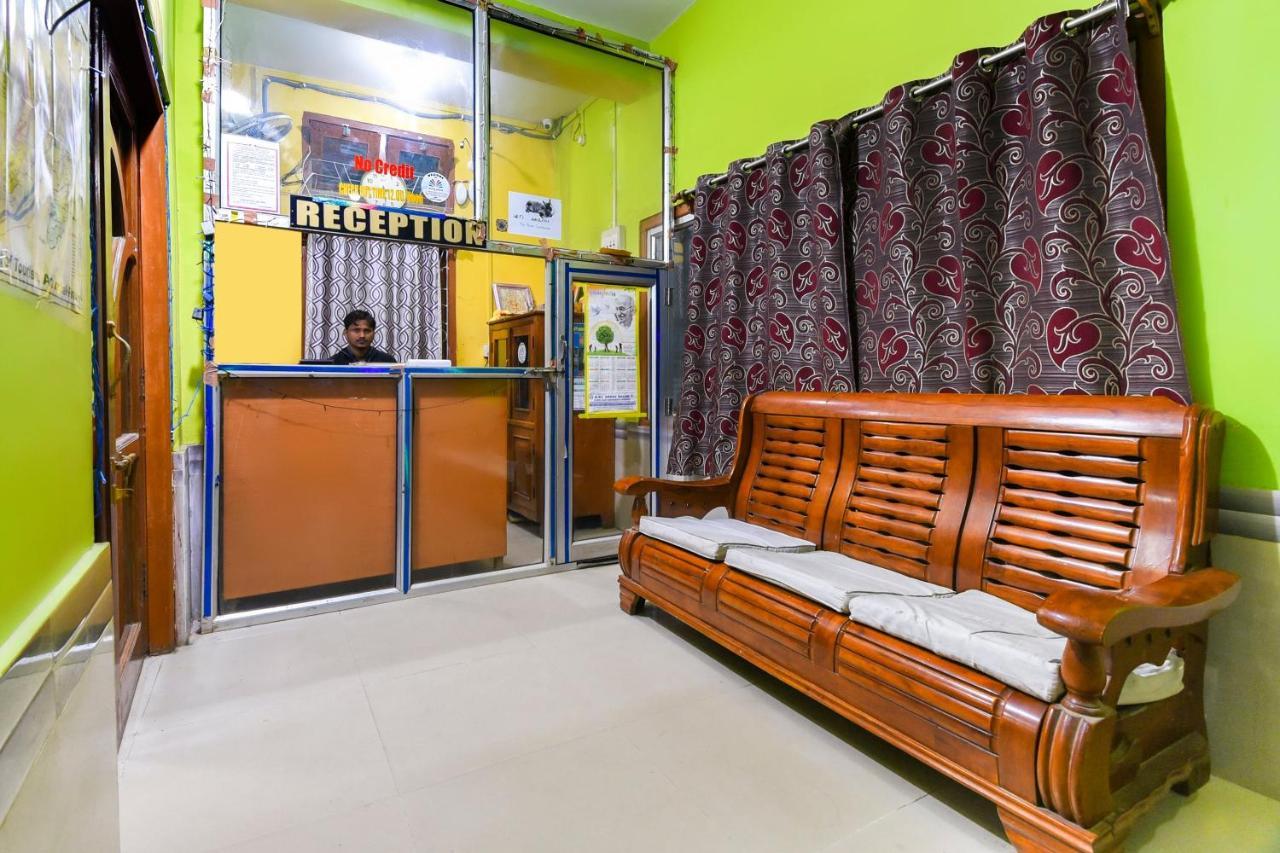 Oyo 70566 Hotel Aalo Along Luaran gambar