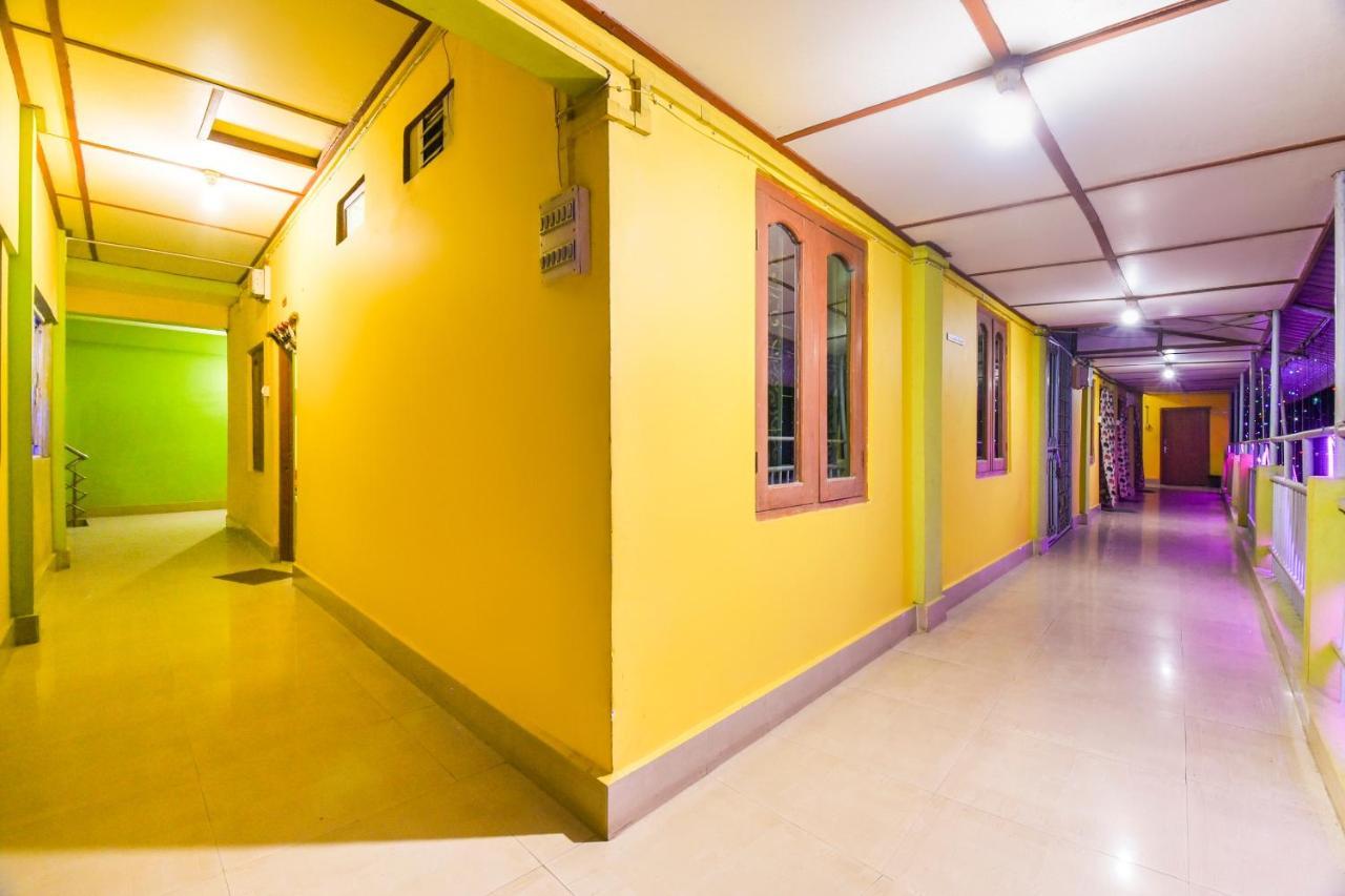 Oyo 70566 Hotel Aalo Along Luaran gambar